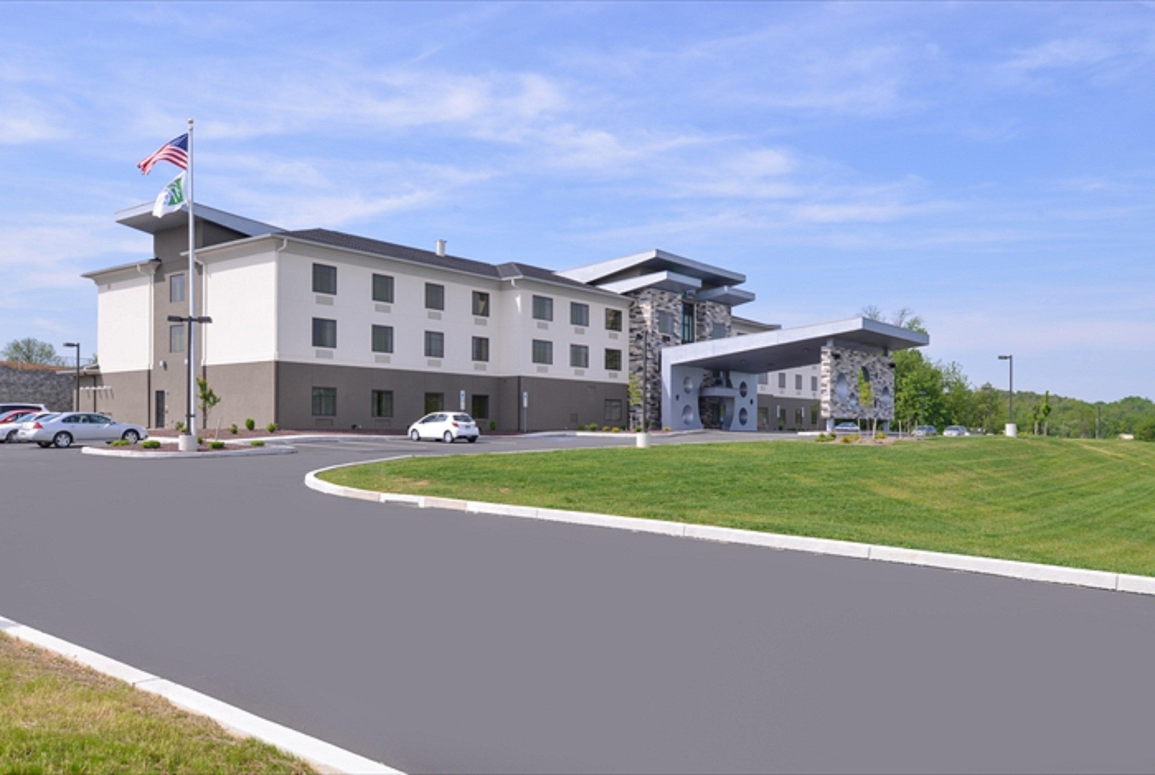 Holiday Inn Express & Suites Shippensburg, An Ihg Hotel Exterior photo