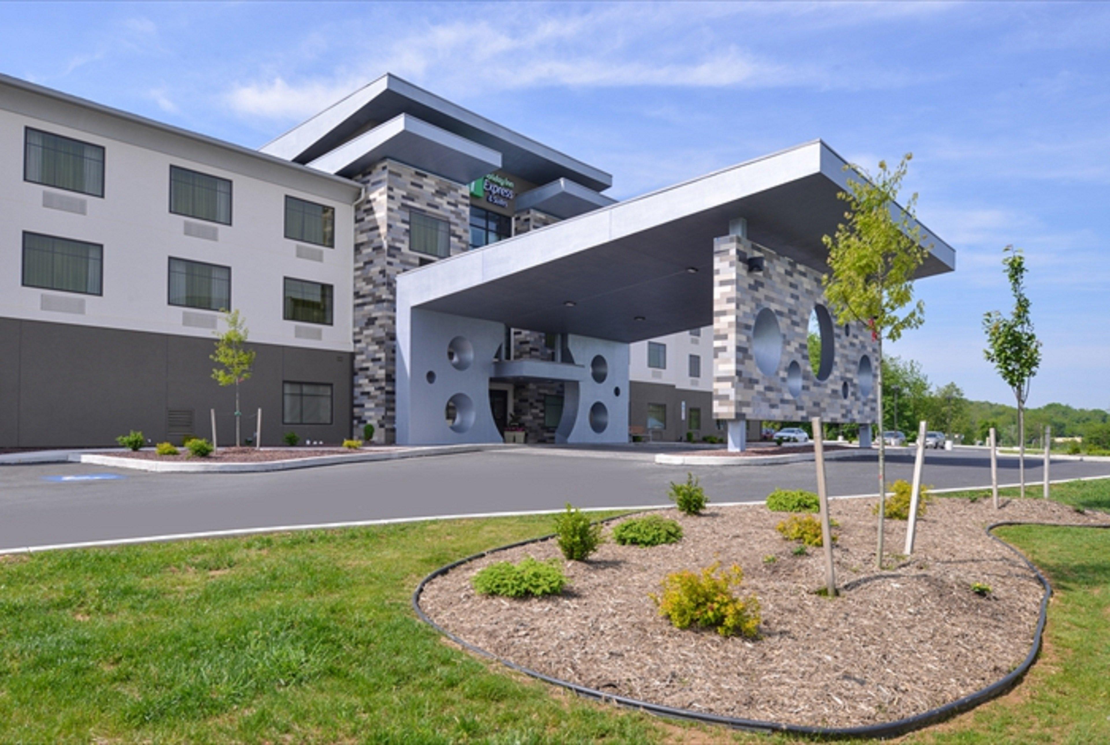 Holiday Inn Express & Suites Shippensburg, An Ihg Hotel Exterior photo