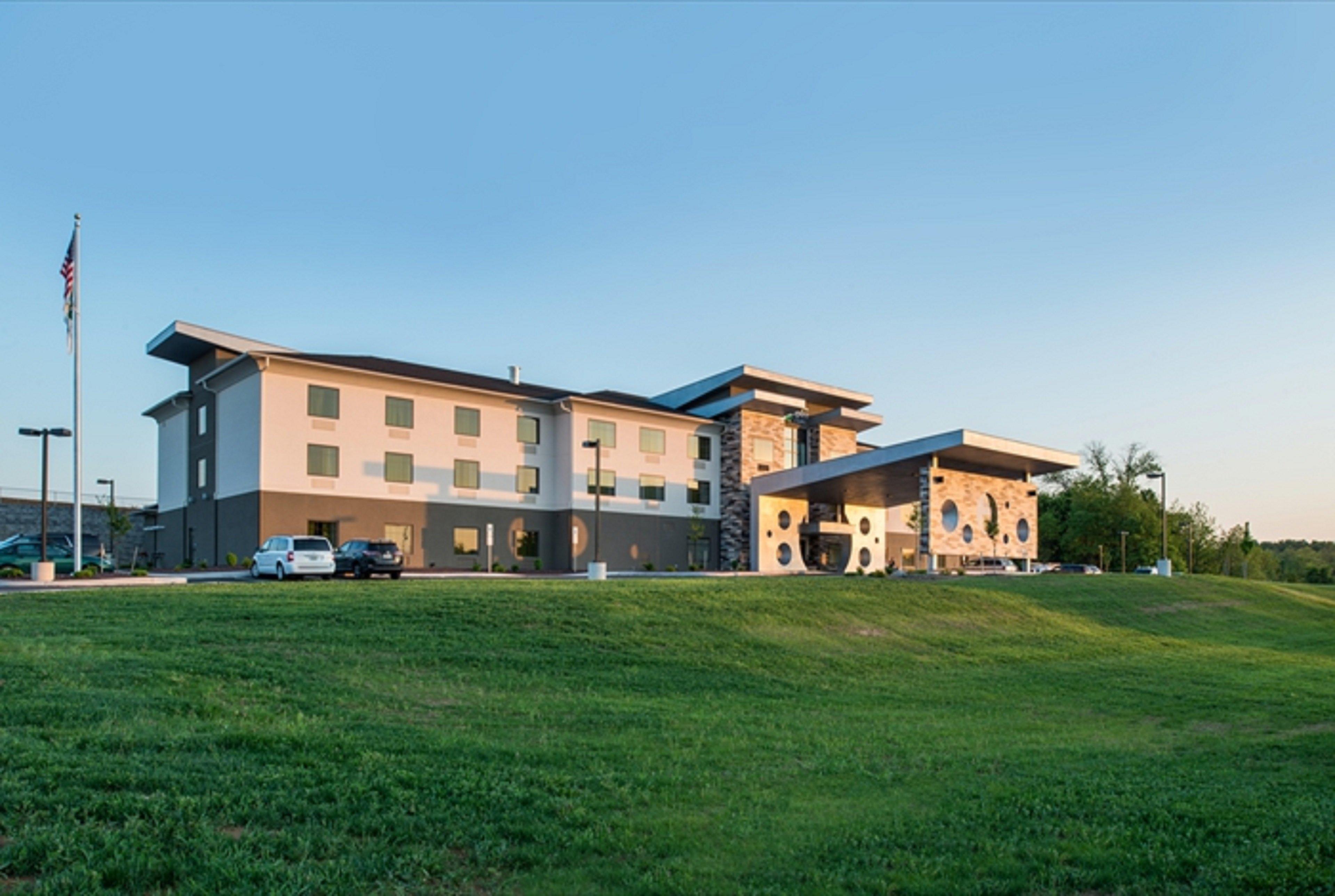 Holiday Inn Express & Suites Shippensburg, An Ihg Hotel Exterior photo